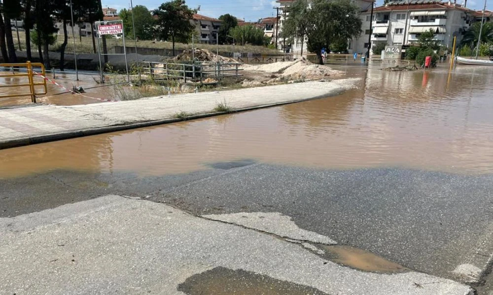 Λάρισα: Συναγερμός για μεγάλη ρωγμή σε γέφυρα